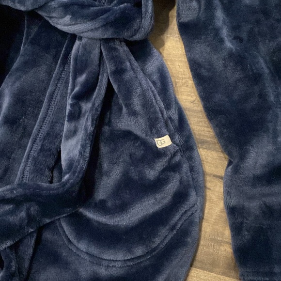 UGG Cozy Navy Shorts Bath Robe Medium - Picture 3 of 3